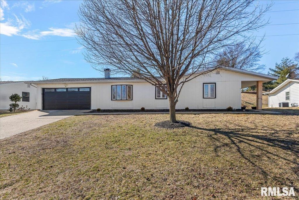 11 Birch Lake Drive, Sherman, IL 62684