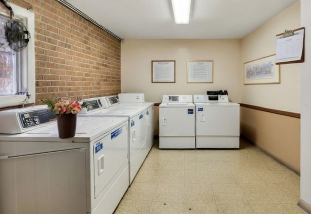 7432 W Washington Street 604, Forest Park, IL 60130