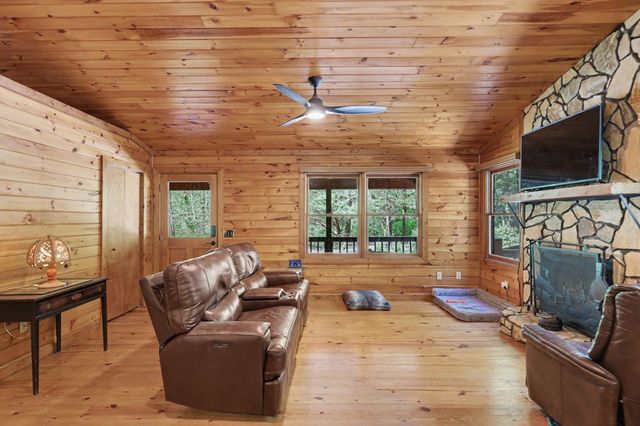 8 Stoney Brook Trail, Hayesville, NC 28904