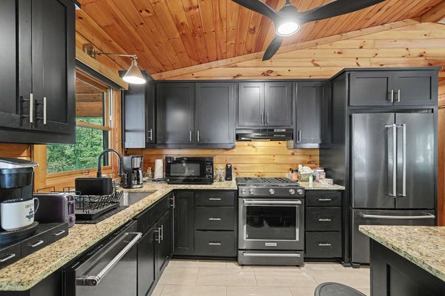 8 Stoney Brook Trail, Hayesville, NC 28904