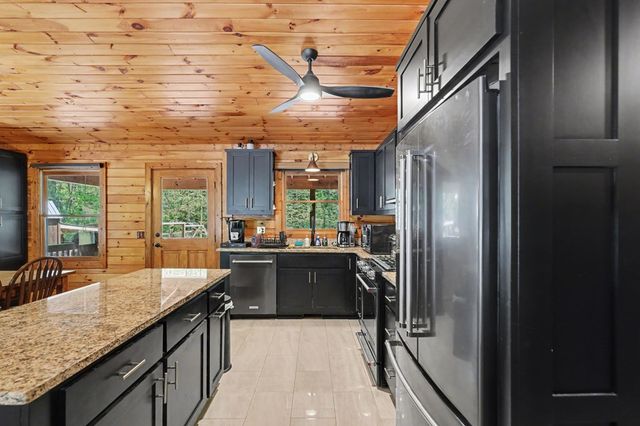 8 Stoney Brook Trail, Hayesville, NC 28904