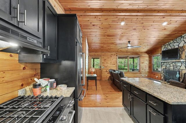 8 Stoney Brook Trail, Hayesville, NC 28904
