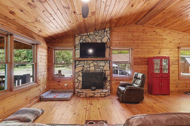 8 Stoney Brook Trail, Hayesville, NC 28904