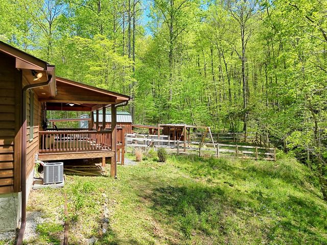 8 Stoney Brook Trail, Hayesville, NC 28904