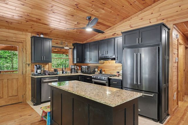 8 Stoney Brook Trail, Hayesville, NC 28904