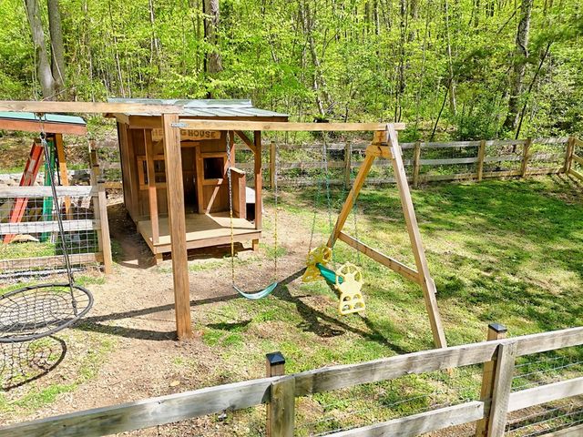 8 Stoney Brook Trail, Hayesville, NC 28904