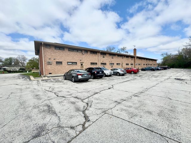553 N Carroll Parkway 1-D, Glenwood, IL 60425
