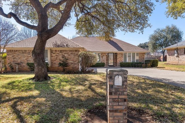 6728 Riviera Drive, North Richland Hills, TX 76180