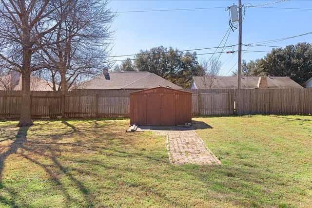 6728 Riviera Drive, North Richland Hills, TX 76180