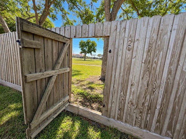 342 Swords Bend Street, Stafford, TX 77477