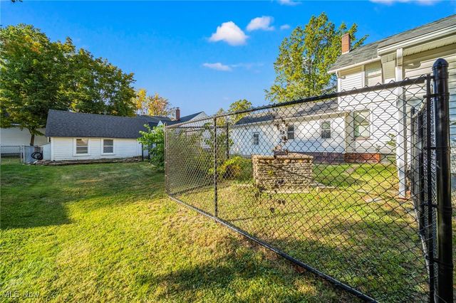 38210 South Street, Willoughby, OH 44094