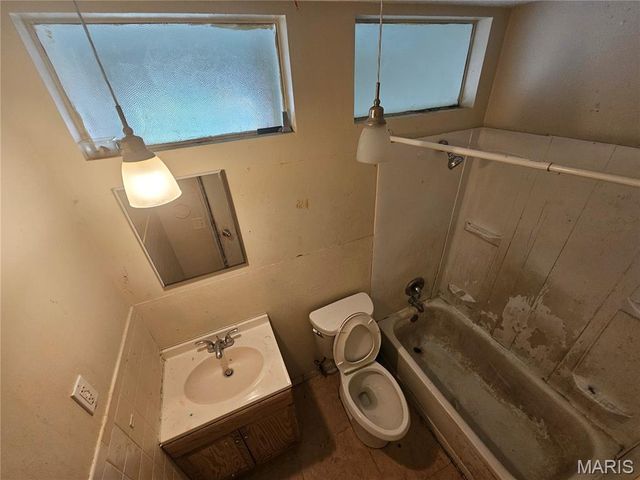 2254 Gadbury Drive, St Louis, MO 63136