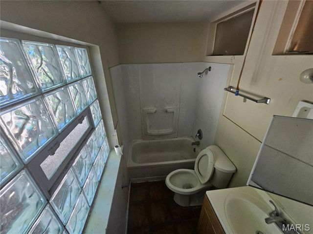 2254 Gadbury Drive, St Louis, MO 63136