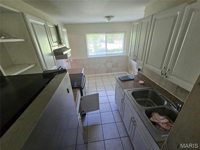 2254 Gadbury Drive, St Louis, MO 63136