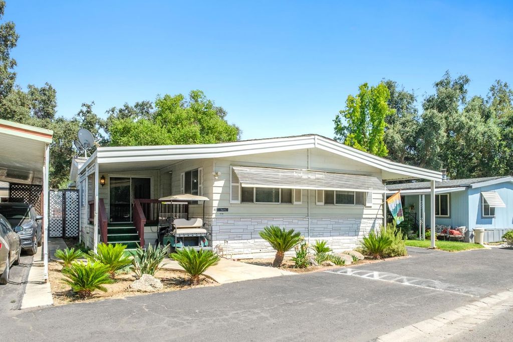 Image 1 of property listing at 340 N Frankwood # 48, Sanger, CA 93657