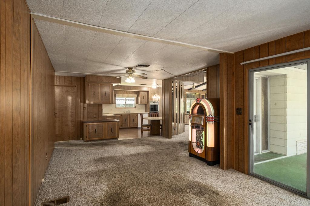Image 11 of property listing at 340 N Frankwood # 48, Sanger, CA 93657