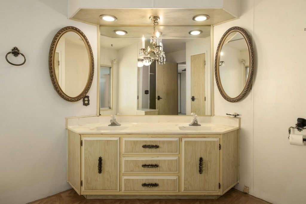 Image 17 of property listing at 340 N Frankwood # 48, Sanger, CA 93657