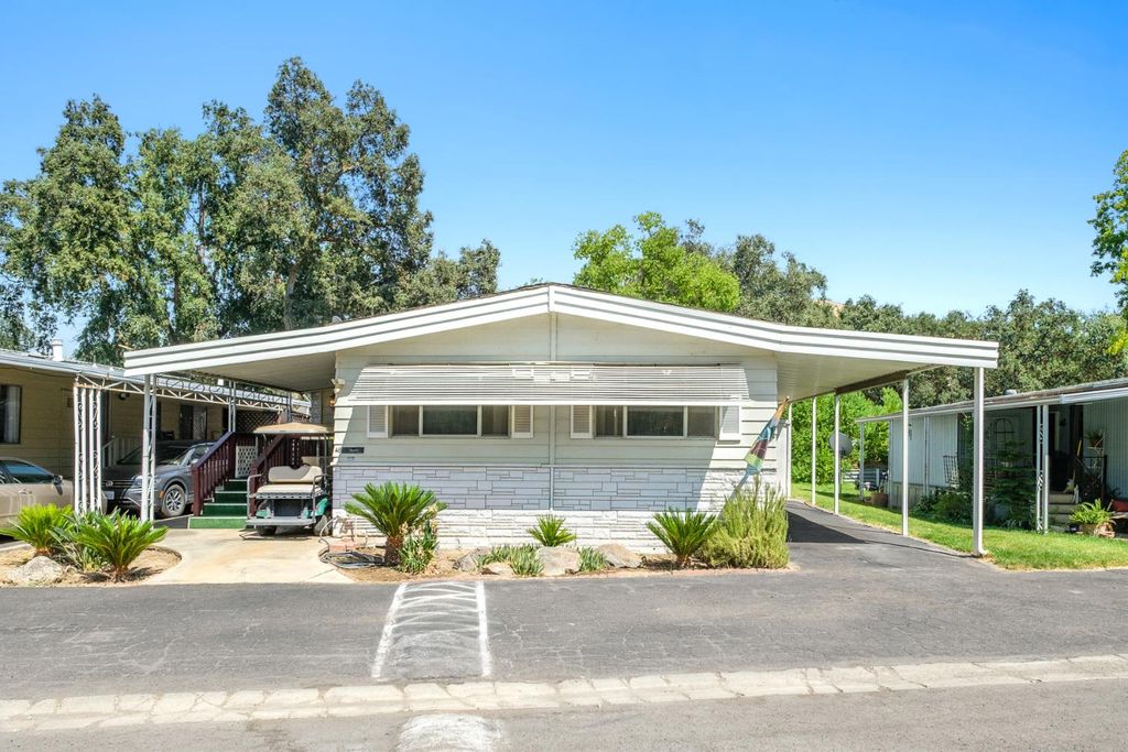 Image 2 of property listing at 340 N Frankwood # 48, Sanger, CA 93657