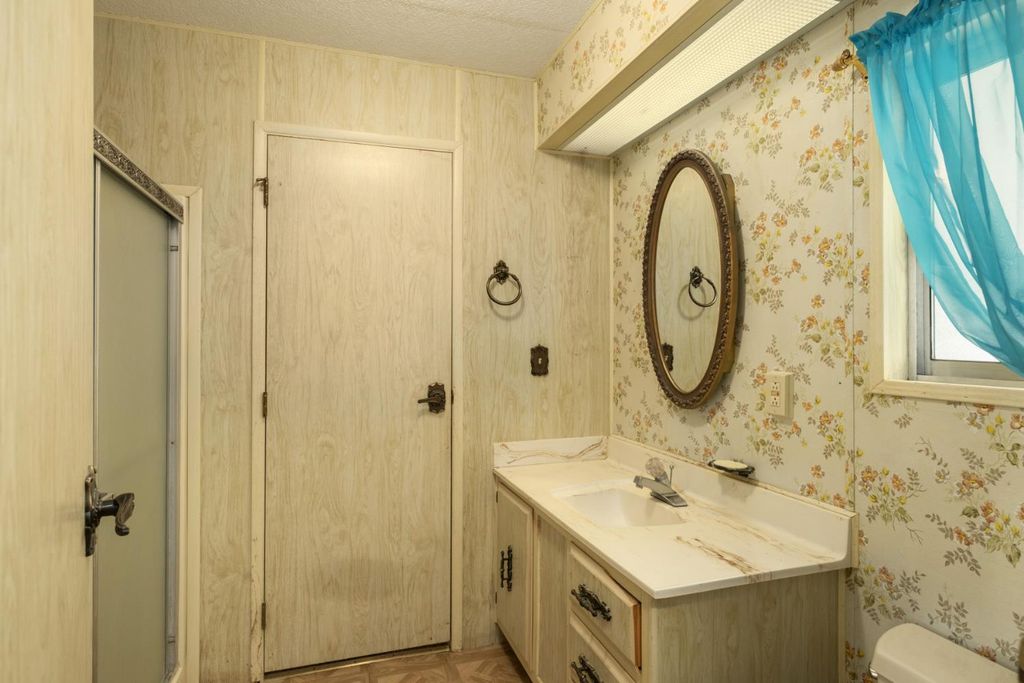 Image 20 of property listing at 340 N Frankwood # 48, Sanger, CA 93657