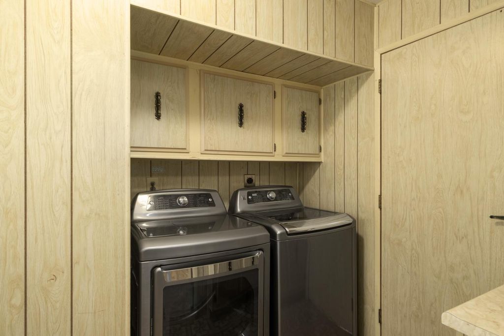 Image 21 of property listing at 340 N Frankwood # 48, Sanger, CA 93657