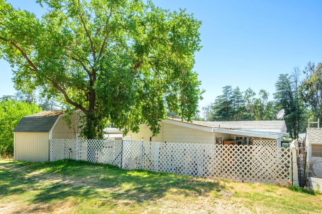 Image 25 of property listing at 340 N Frankwood # 48, Sanger, CA 93657