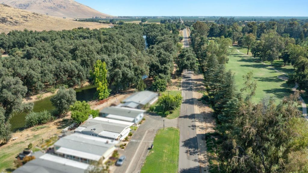 Image 29 of property listing at 340 N Frankwood # 48, Sanger, CA 93657