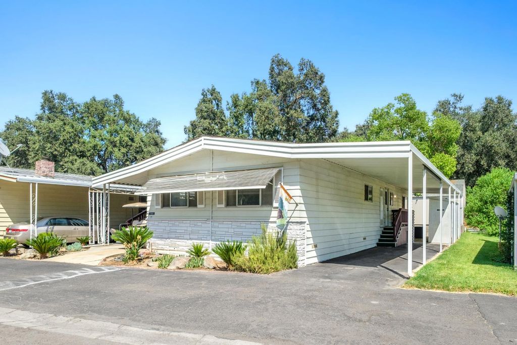 Image 3 of property listing at 340 N Frankwood # 48, Sanger, CA 93657