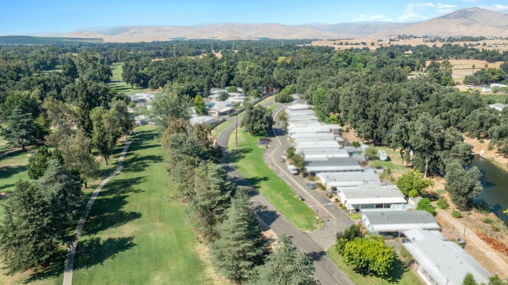 Image 31 of property listing at 340 N Frankwood # 48, Sanger, CA 93657