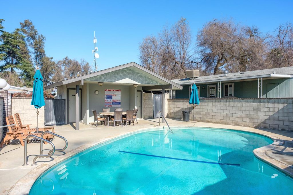Image 33 of property listing at 340 N Frankwood # 48, Sanger, CA 93657