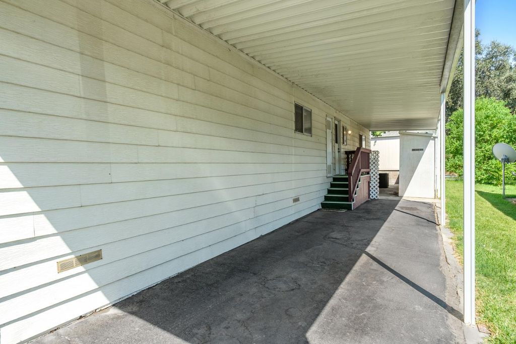 Image 4 of property listing at 340 N Frankwood # 48, Sanger, CA 93657