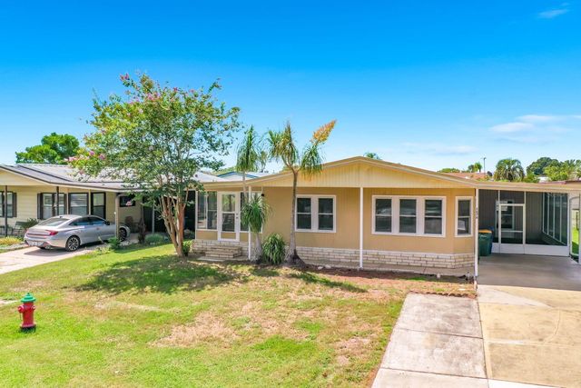 1676 ELKHART CIRCLE, Tavares, FL 32778