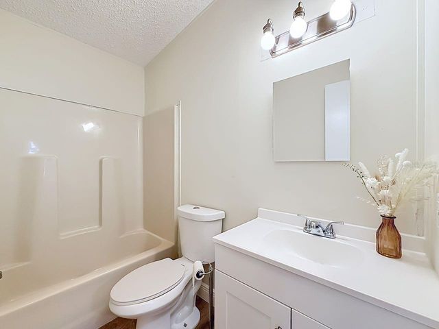 1676 ELKHART CIRCLE, Tavares, FL 32778