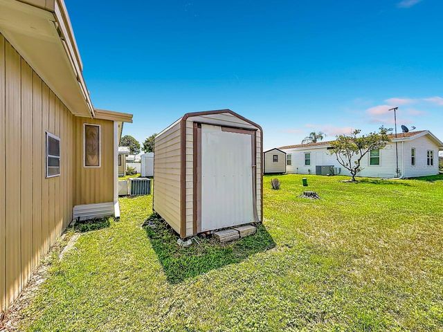 1676 ELKHART CIRCLE, Tavares, FL 32778