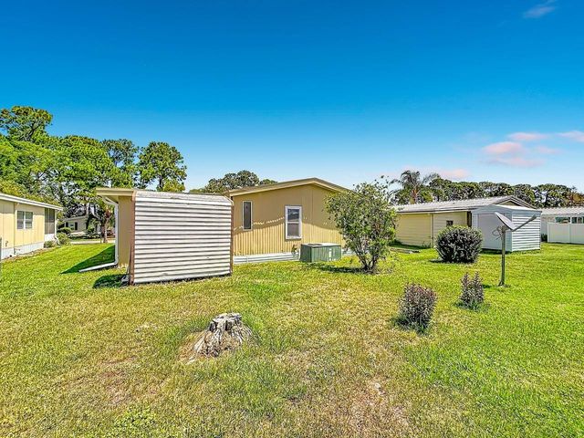 1676 ELKHART CIRCLE, Tavares, FL 32778