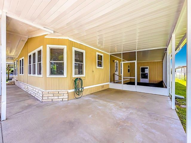 1676 ELKHART CIRCLE, Tavares, FL 32778