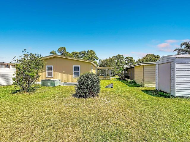 1676 ELKHART CIRCLE, Tavares, FL 32778