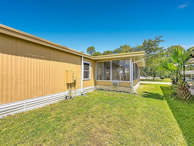 1676 ELKHART CIRCLE, Tavares, FL 32778