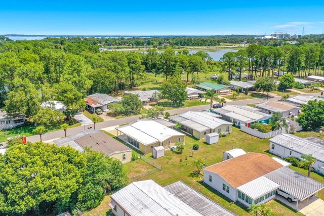 1676 ELKHART CIRCLE, Tavares, FL 32778