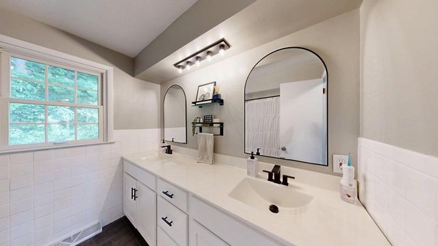 2046 Acton Road, Grand Rapids, MI 49504