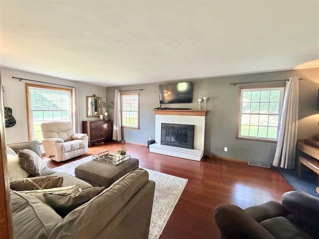 2046 Acton Road, Grand Rapids, MI 49504