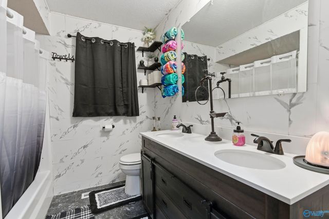 10 Pence Road, Somerville, AL 35670