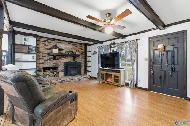 10 Pence Road, Somerville, AL 35670