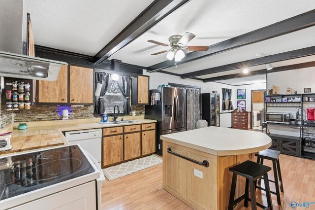 10 Pence Road, Somerville, AL 35670