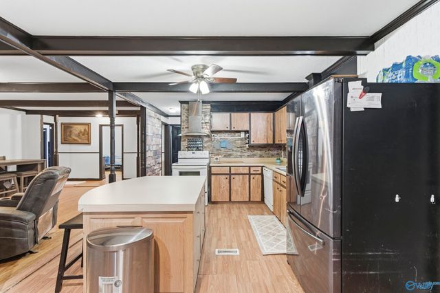 10 Pence Road, Somerville, AL 35670