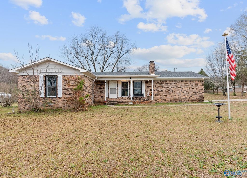 10 Pence Road, Somerville, AL 35670