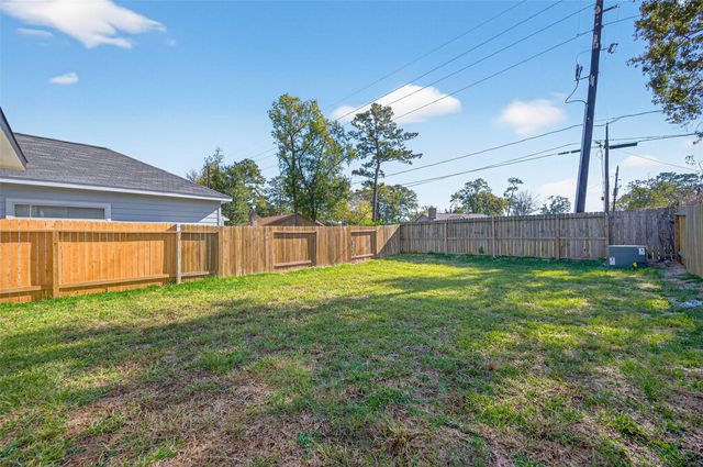 426 Emerald Thicket Lane, Huffman, TX 77336