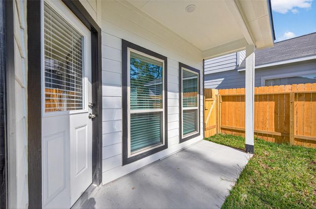 426 Emerald Thicket Lane, Huffman, TX 77336