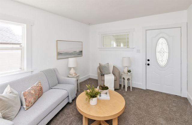 2915 4th Street, Des Moines, IA 50313