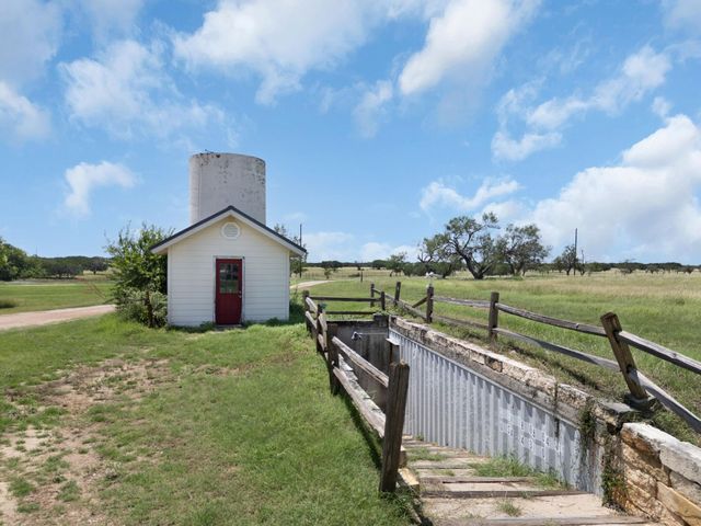 1115 County Road 204, Burnet, TX 78611