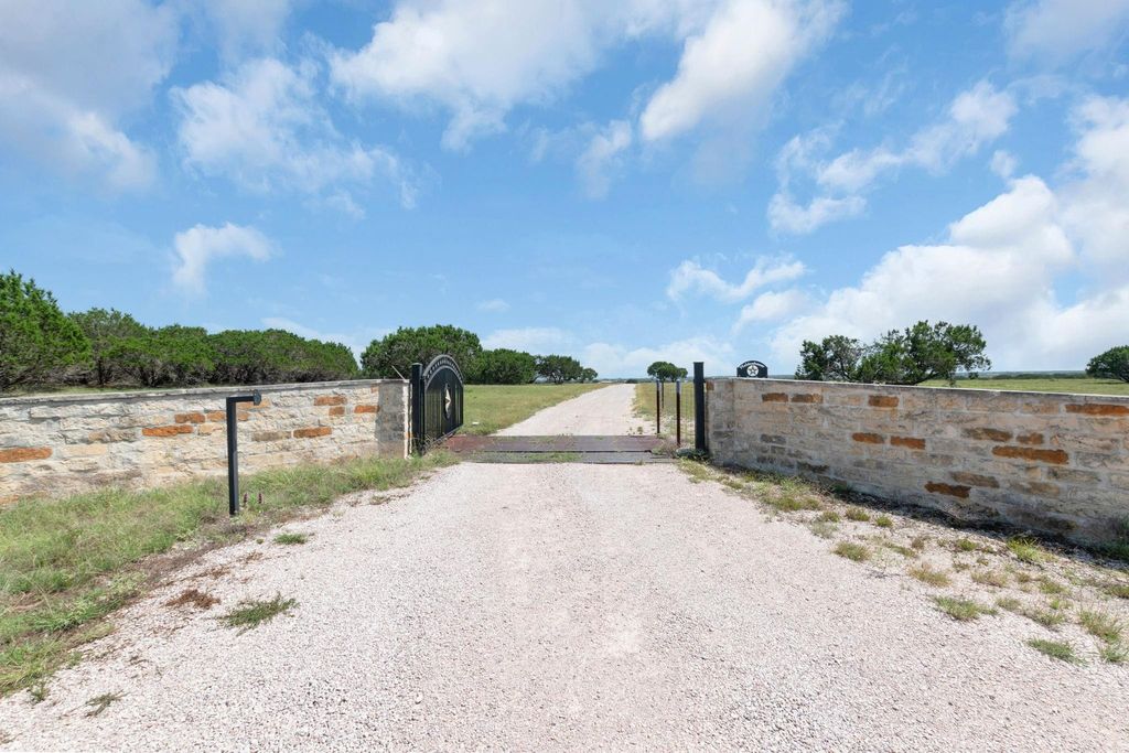 1115 County Road 204, Burnet, TX 78611